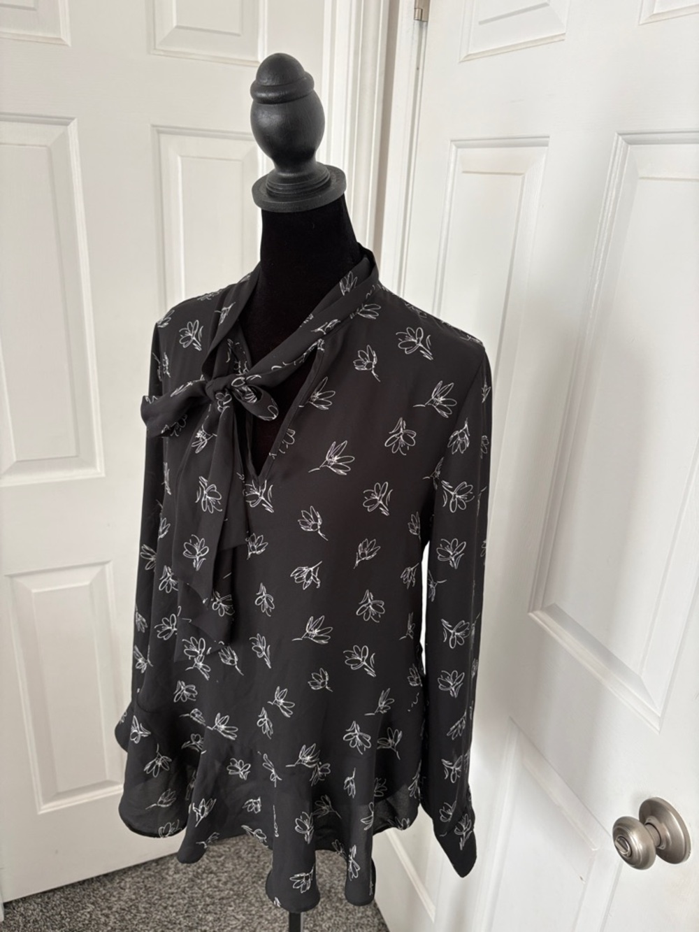 Vince Camuto Black Floral Tie-Neck Ruffle Hem Blouse - Picture 3 of 10